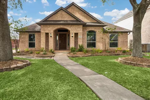 2110 Barrington Pointe Dr, League City, TX 77573