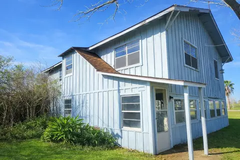 2614 Bayou Dr, Angleton, TX 77515