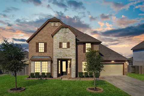 11723 Oakwood Dr, Mont Belvieu, TX 77535