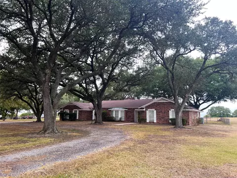 929 Harrisburg Rd, Brenham, TX 77833