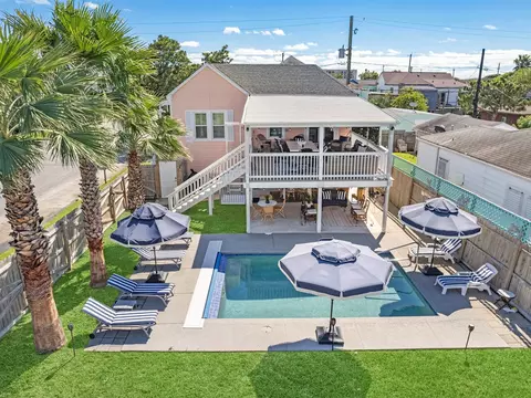 2411 42nd St, Galveston, TX 77550