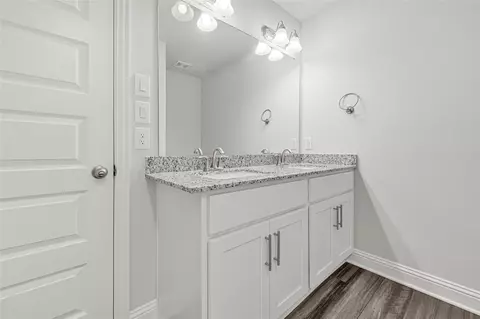 Bath - 9233 Boulder Blvd, Conroe, TX 77303 photo 5 of 5