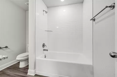 Bath - 9233 Boulder Blvd, Conroe, TX 77303 photo 4 of 5