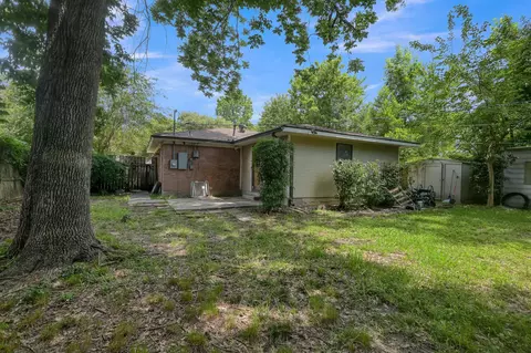 Exterior - 405 Wilson Rd, Conroe, TX 77301 photo 4 of 8