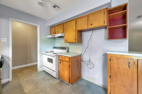 Kitchen - 405 Wilson Rd, Conroe, TX 77301 photo 4 of 4