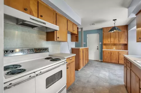 Kitchen - 405 Wilson Rd, Conroe, TX 77301 photo 2 of 4