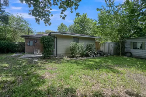 Exterior - 405 Wilson Rd, Conroe, TX 77301 photo 7 of 8