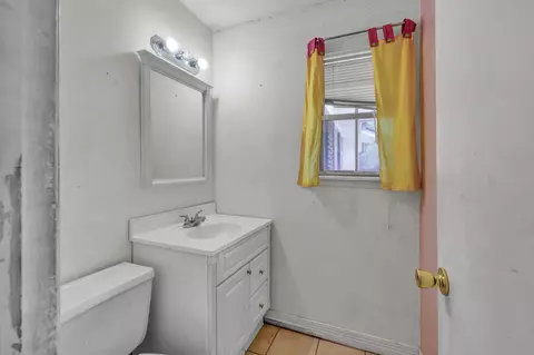 Bath - 405 Wilson Rd, Conroe, TX 77301 photo 2 of 2