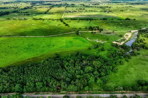 11194 Schmidt Rd, Waller, TX 77484