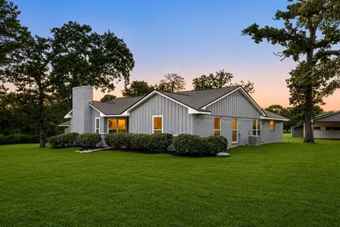 409 Sikes Rd, Bellville, TX 77418