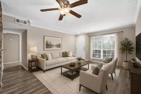 1860 White Oak Dr #355, Houston, TX 77009