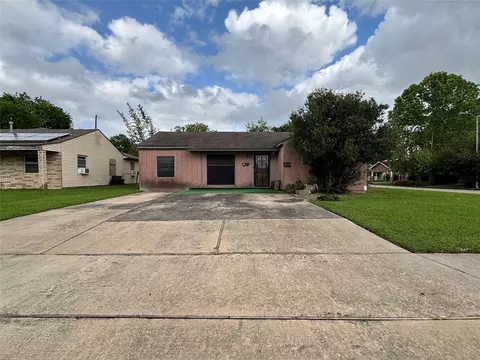 1419 Silverdale St, Houston, TX 77029