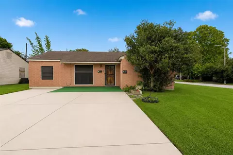 1419 Silverdale St, Houston, TX 77029