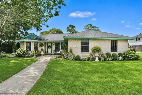 201 Red Oak Cir, Brazoria, TX 77422