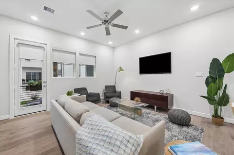 6382 Paddington Bend Dr, Houston, TX 77008