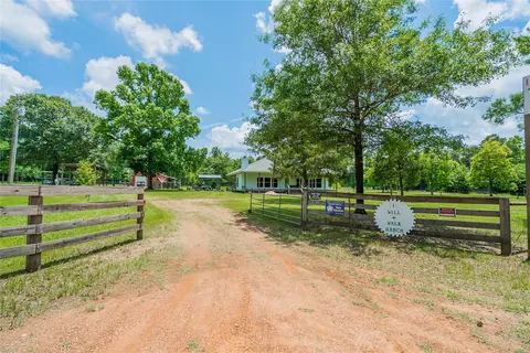 1003 Ellisor Rd, New Waverly, TX 77358