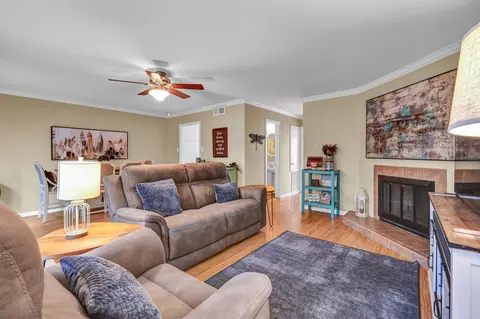 55 Chervil Cmn, Lake Jackson, TX 77566