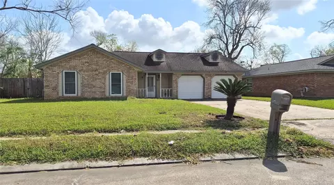 103 Ironwood St, Lake Jackson, TX 77566