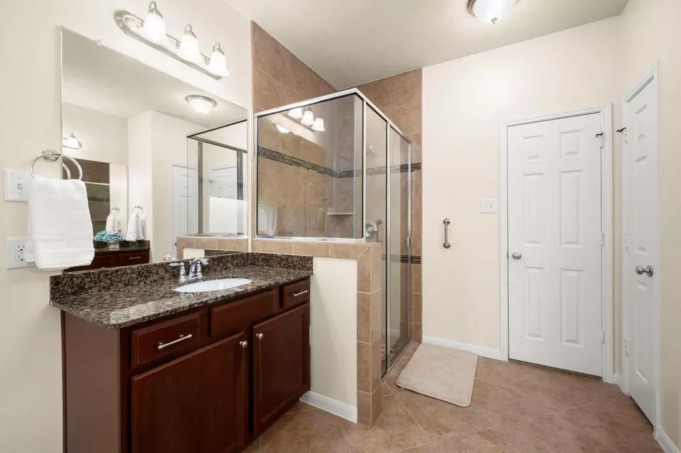 Bath - 22906 Shieldhall Ln, Tomball, TX 77375 photo 3 of 3