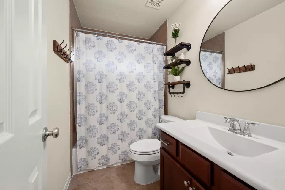 Bath - 22906 Shieldhall Ln, Tomball, TX 77375 photo 1 of 3