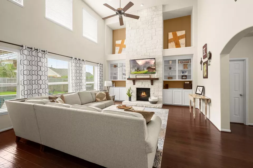 Living - 22906 Shieldhall Ln, Tomball, TX 77375 photo 2 of 4