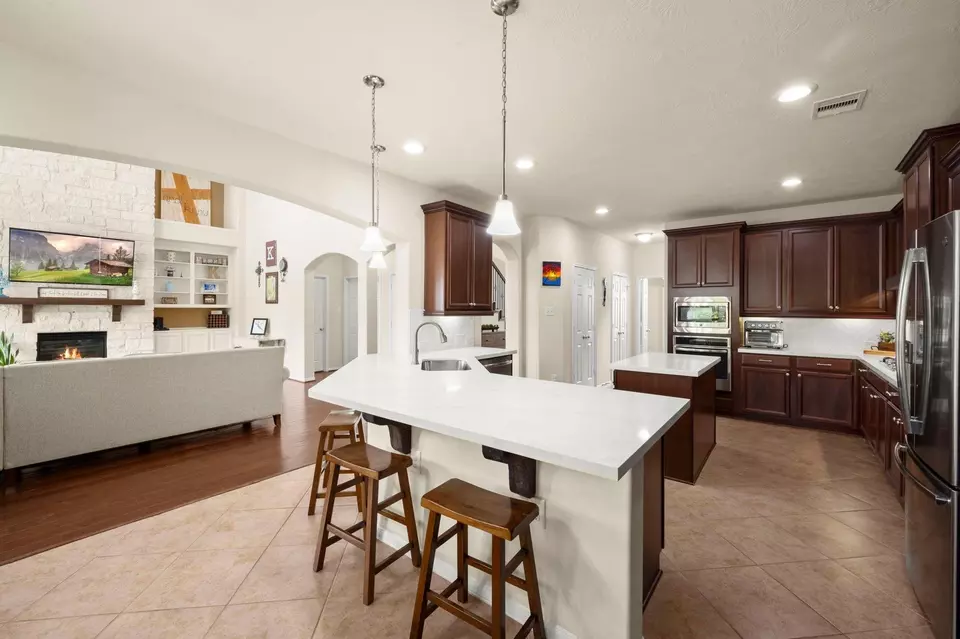 Kitchen - 22906 Shieldhall Ln, Tomball, TX 77375 photo 3 of 6