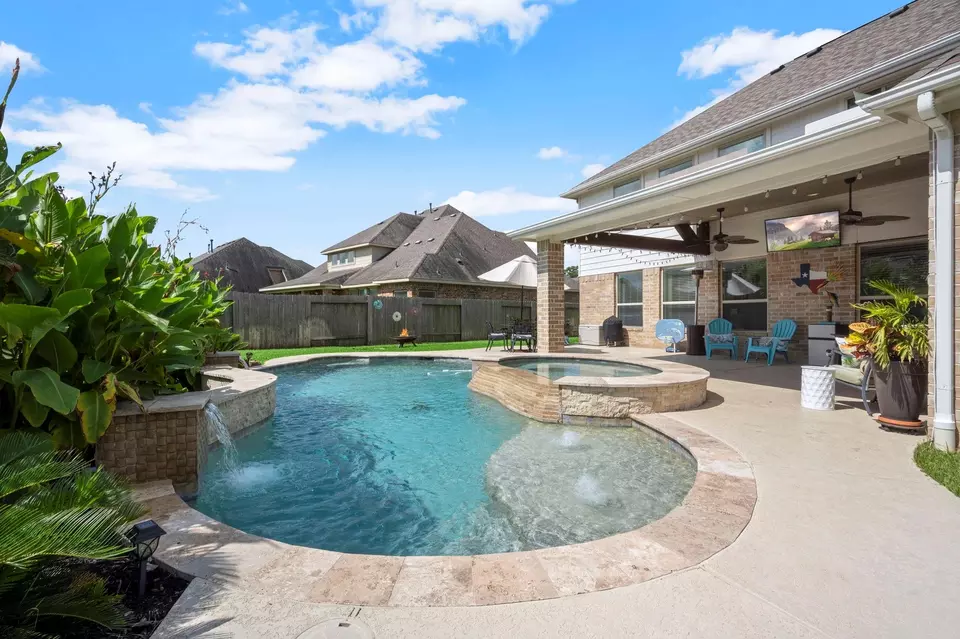 Exterior - 22906 Shieldhall Ln, Tomball, TX 77375 photo 3 of 10