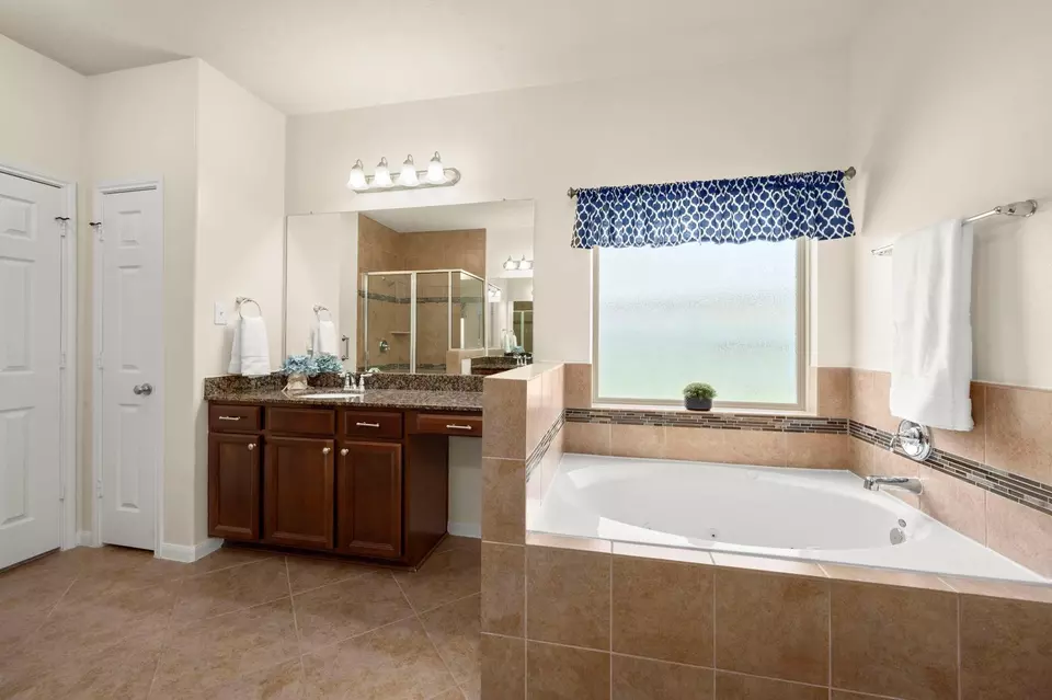 Bath - 22906 Shieldhall Ln, Tomball, TX 77375 photo 2 of 3