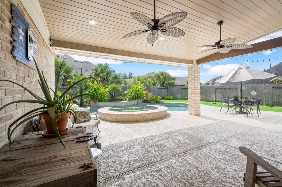 Exterior - 22906 Shieldhall Ln, Tomball, TX 77375 photo 4 of 10