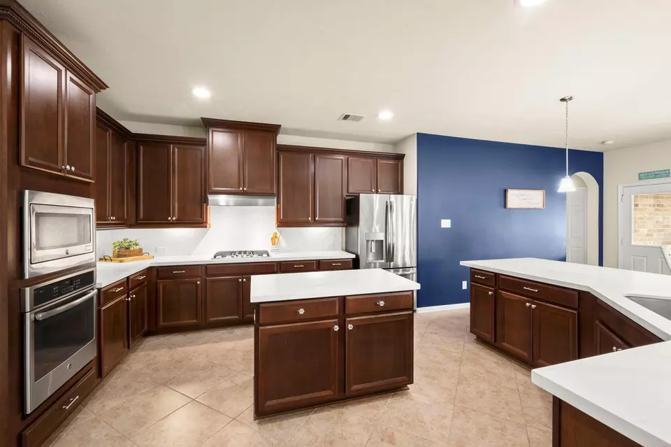 Kitchen - 22906 Shieldhall Ln, Tomball, TX 77375 photo 2 of 6
