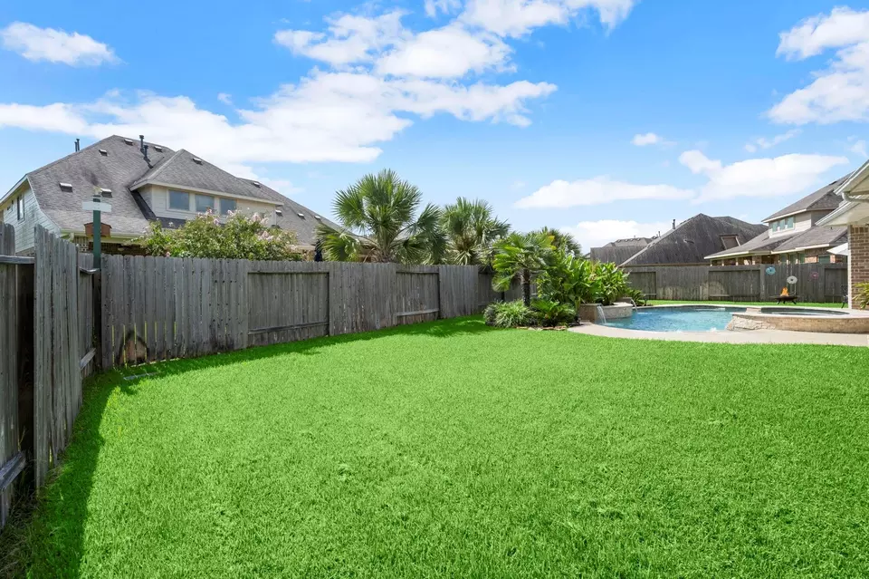 Exterior - 22906 Shieldhall Ln, Tomball, TX 77375 photo 7 of 10