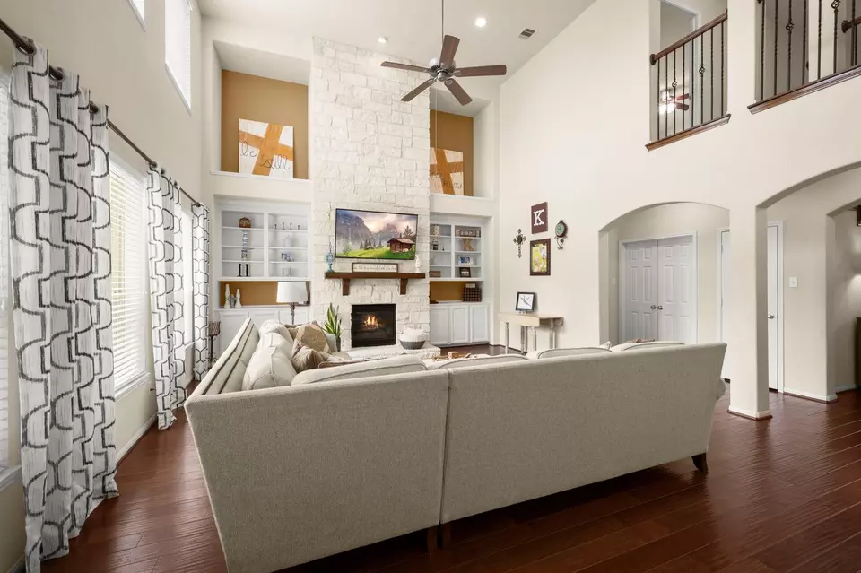 Living - 22906 Shieldhall Ln, Tomball, TX 77375 photo 3 of 4