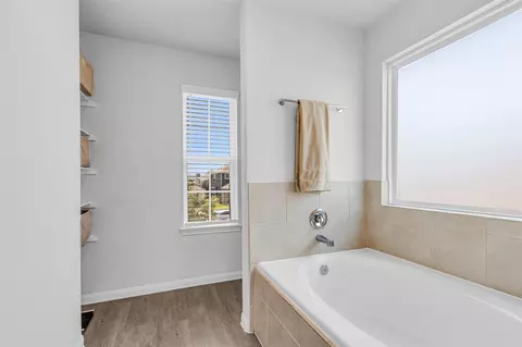 Bath - 3611 Cannon Dr, Conroe, TX 77301 photo 3 of 5