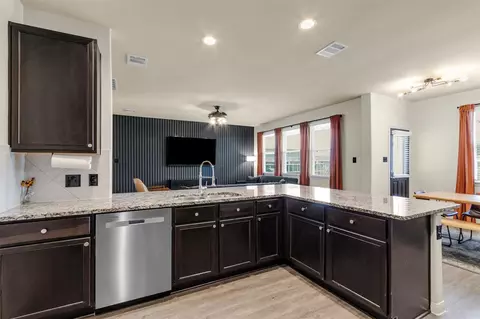 Kitchen - 3611 Cannon Dr, Conroe, TX 77301 photo 3 of 5