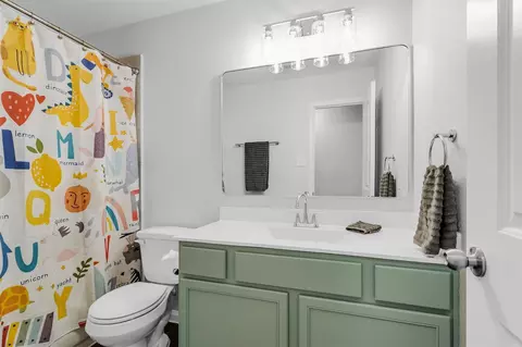 Bath - 3611 Cannon Dr, Conroe, TX 77301 photo 5 of 5