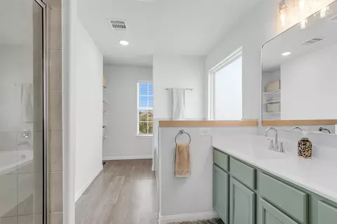Bath - 3611 Cannon Dr, Conroe, TX 77301 photo 2 of 5