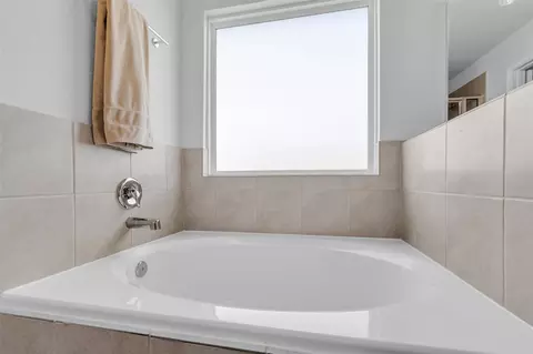 Bath - 3611 Cannon Dr, Conroe, TX 77301 photo 4 of 5