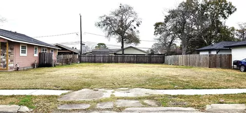 2711 Norman St, Pasadena, TX 77506