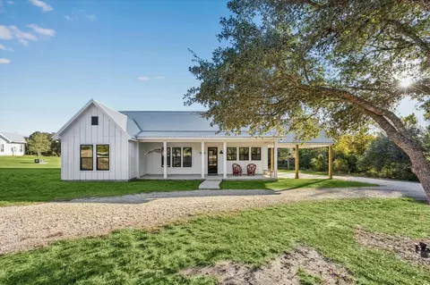124 Rebekahs Xing, Round Top, TX 78954