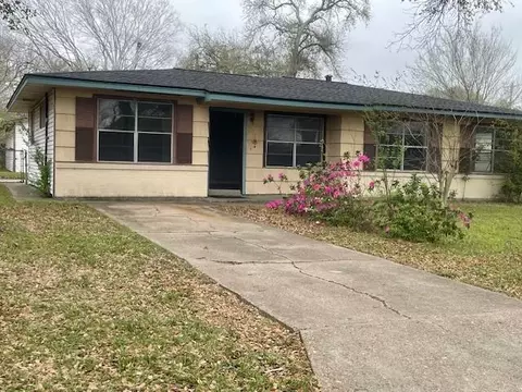 1710 14th Ave N, Texas City, TX 77590