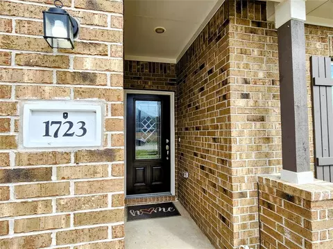 1723 Warm Breeze Dr, Angleton, TX 77515 photo 1