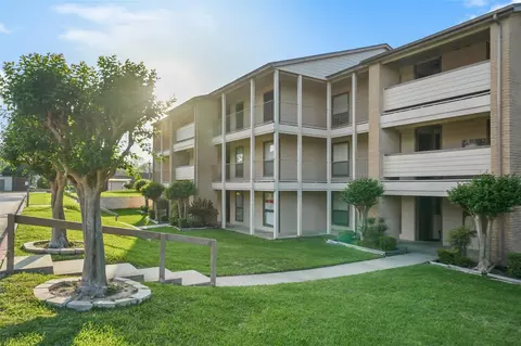 101 Lakeview Ter #D, Montgomery, TX 77356