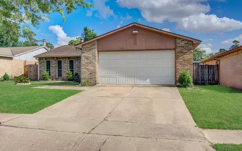 Exterior - 5706 Spring Grove Ln, Spring, TX 77373 photo 2 of 6