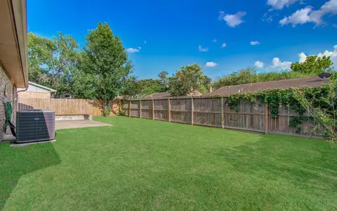 Exterior - 5706 Spring Grove Ln, Spring, TX 77373 photo 6 of 6