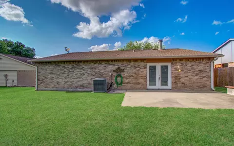 Exterior - 5706 Spring Grove Ln, Spring, TX 77373 photo 4 of 6