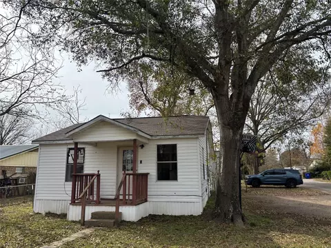 1001 S 5th St, Crockett, TX 75835