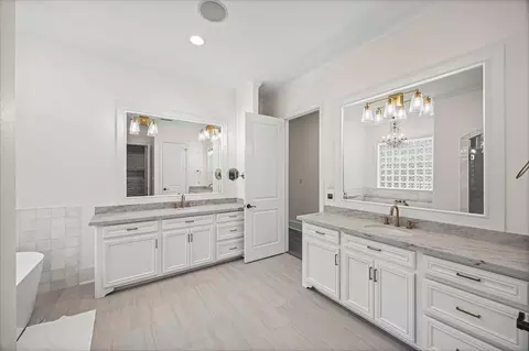 Bath - 4111 Angling Ln, Spring, TX 77386 photo 3 of 3