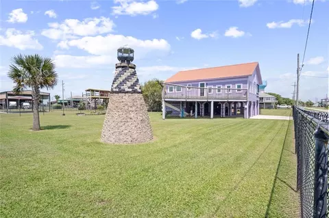 927 W Verdie Dr, Crystal Beach, TX 77650