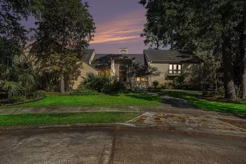 4 Del Oro Ct, Baytown, TX 77521