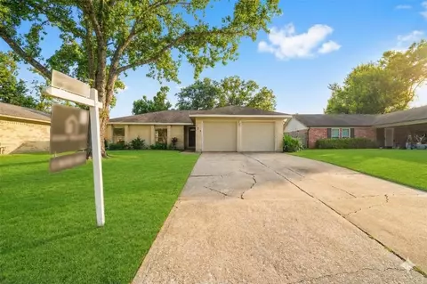327 Windward Dr, League City, TX 77573